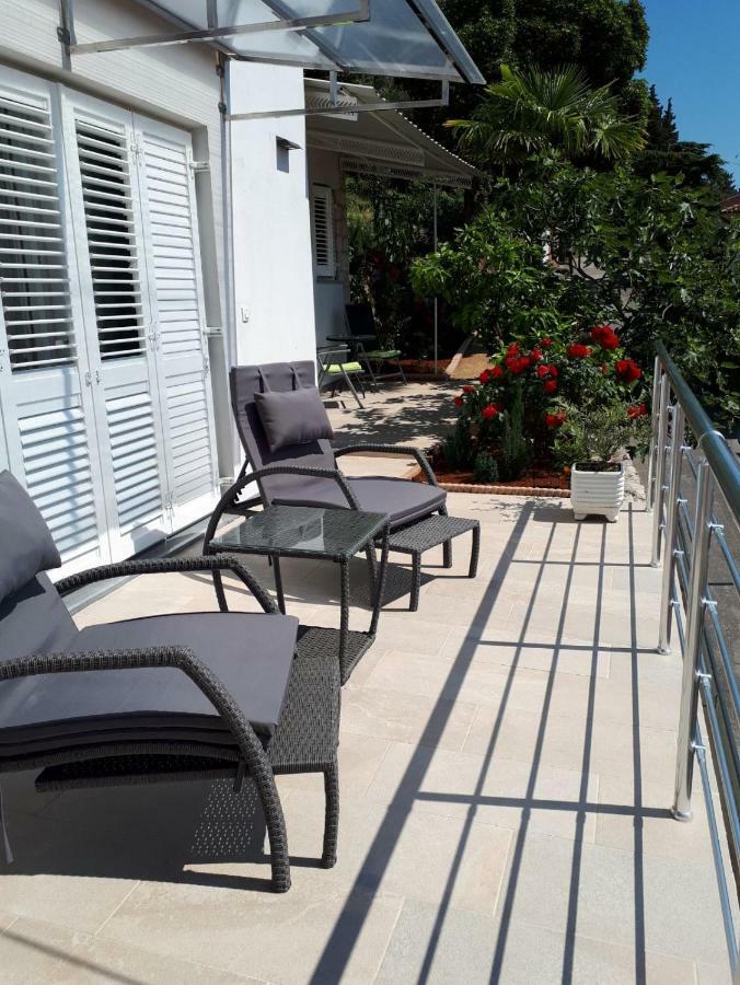 Mirella Apartment *