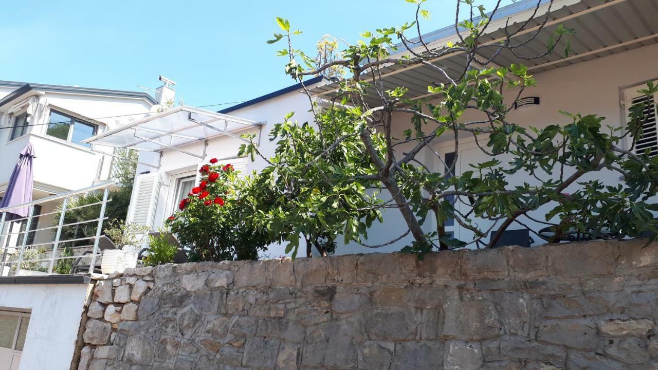 Mirella Apartment *